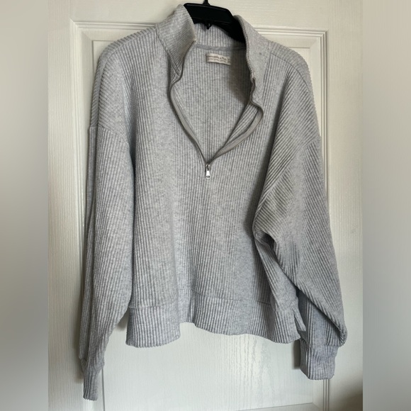 Abercrombie & Fitch Tops - Abercrombie & Fitch Lounge Collection Gray Zip-Up Sweatshirt S/M